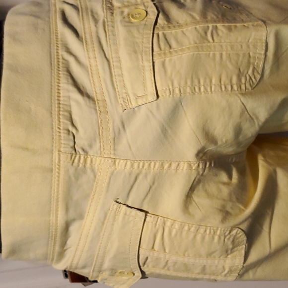 NWT Lee Fitinnovations Modern Motion Easy Fit Stretch Women's Yellow Shorts - 8 - Picture 5 of 10